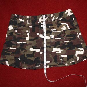 MISS 16 Women’s Camo Pleated Schoolgirl Skirt L